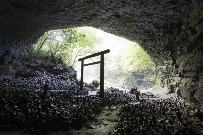 Private car tour from Kumamoto to Takachiho (Aso) and surrounding areas | Takachiho Gorge | Amanoiwato Shrine | Takachiho Shrine | Takachiho Trolley Train | Mount Aso | Kusasenri | Kamishikimi Kumanoimasu Shrine, etc. - What to expect at Takachiho Gorge