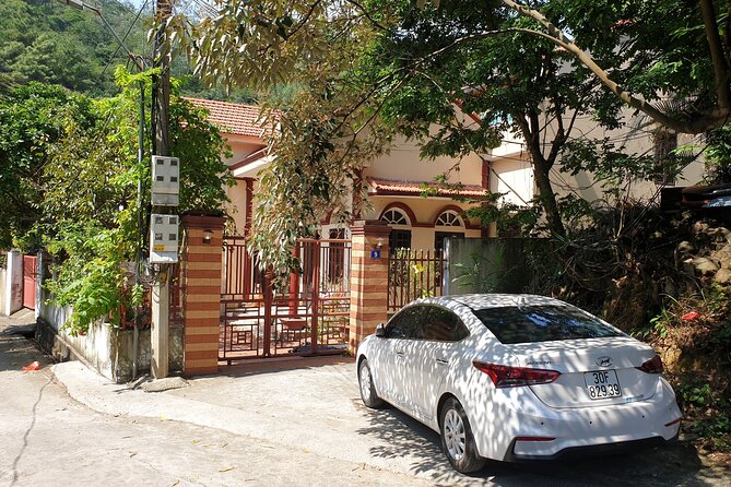 Private Car Transfer Between Noi Bai Airport and Hanoi Hotels - Professional and Reliable Drivers