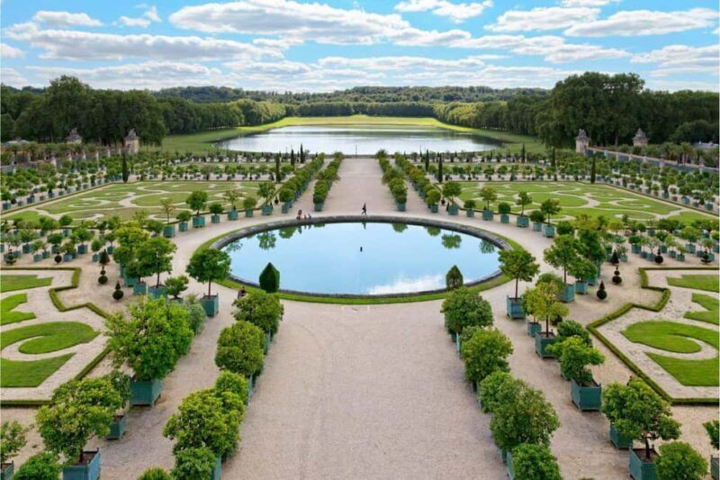 Private Car with Driver Luxury Tour to Château de Versailles - The Vehicle Fleet and Comfort