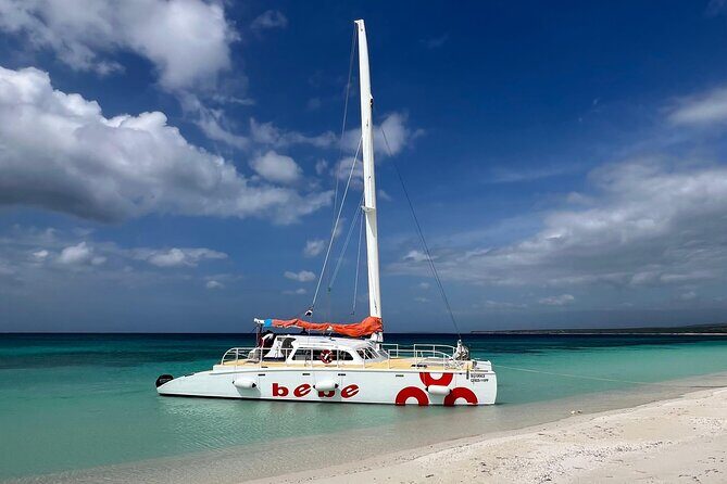 Private Catamaran Cruise to Bahia de las Aguilas - Introduction