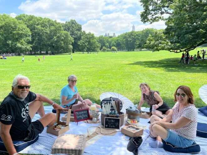 Private Central Park Bike Tour and Luxurious Picnic - Language Options