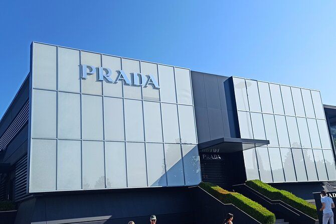 Private Chauffeur for Shopping to the Mall and Prada Outlet (Space) - Included Amenities