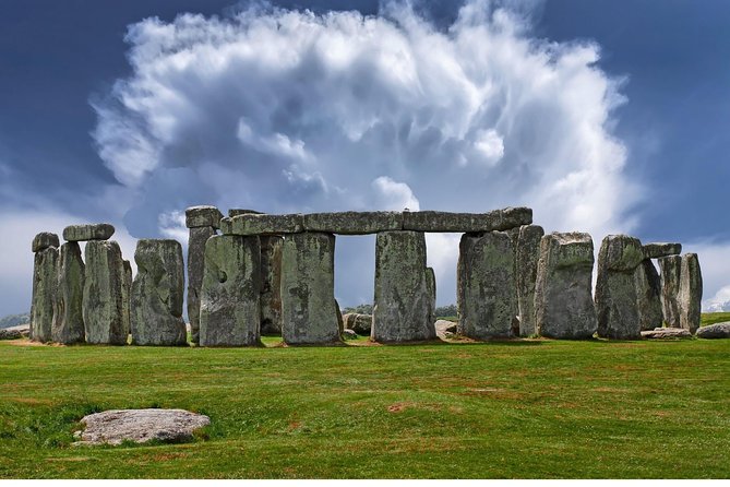 Private Chauffeured Minivan Tour of Stonehenge From London - Door-to-Door Service