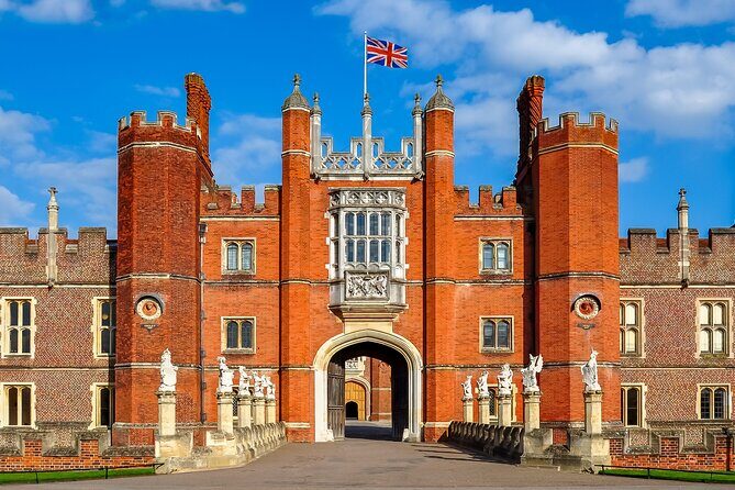 Private Chauffeured Tour to Hampton Court Palace from London - Good To Know