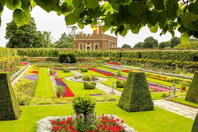Private Chauffeured Tour to Hampton Court Palace from London - An In-Depth Look at the Tour