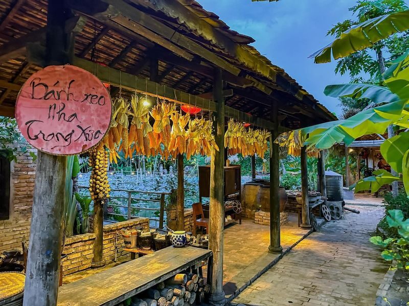 Private Check-out Tour: I-Resort, Local Dinner, & Airport Drop-off - Night market or bar: use your free time your way