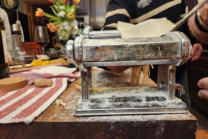 Private Chicago-style deep dish pizza or pasta making class - The Sum Up