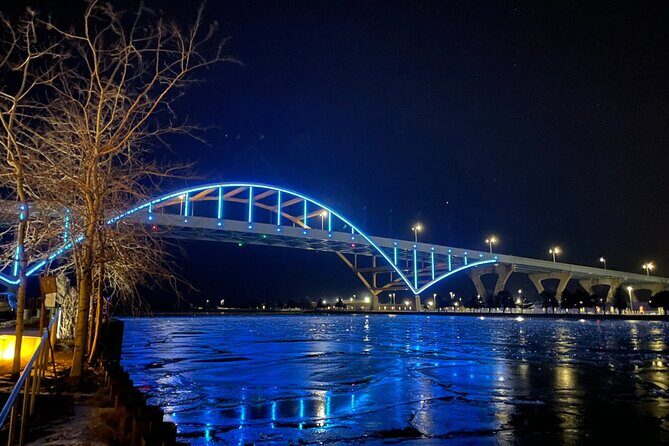 Private Christmas Lights Tour of Milwaukee Magic - Exploring Milwaukee’s Holiday Landmarks