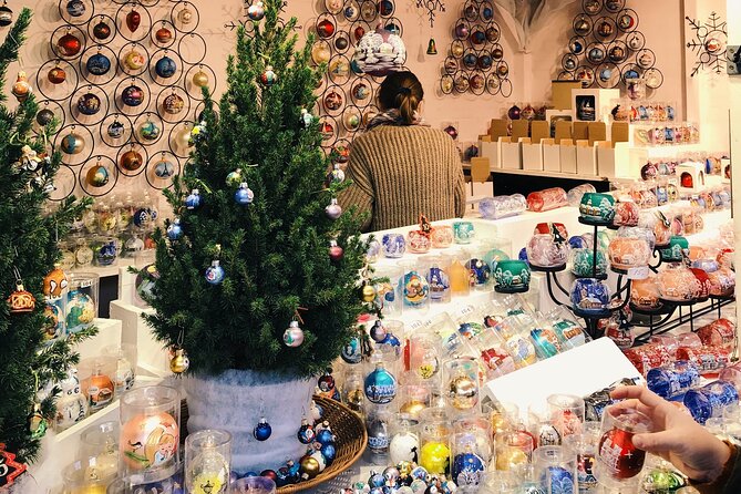 Private Christmas Market & Chocolate Tour in Paris - Chocolate Tour Highlights