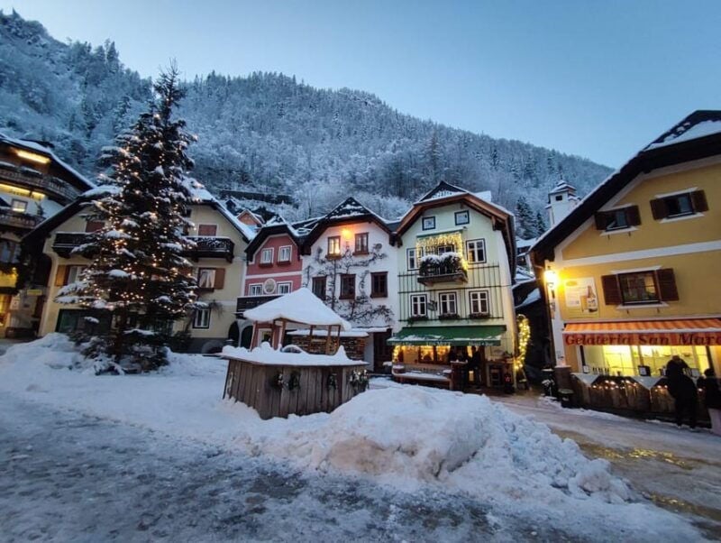 Private Christmas Tour to Hallstatt and Salzburg Market - In-Depth Breakdown of the Itinerary