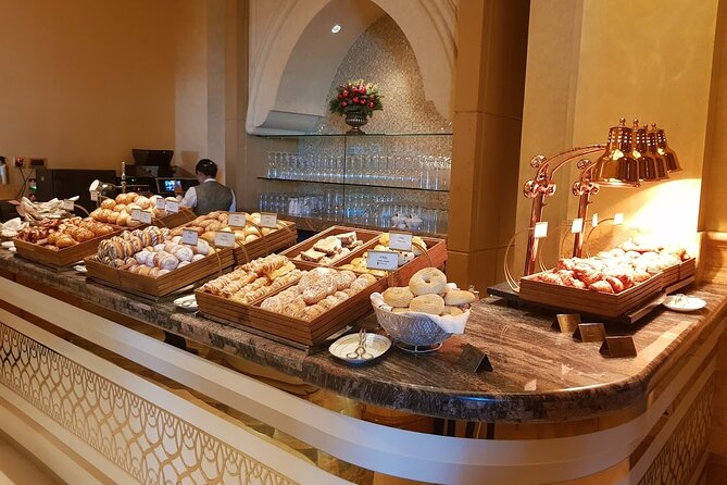 Private City Tour Abu Dhabi With Dinner At Emirates Palace - Common Questions