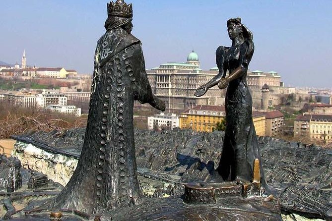 Private City Tour in Budapest 4 Hours - Meeting and Pickup