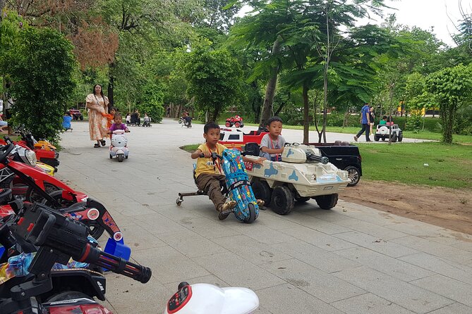 Private City Tour in Siem Reap - Explore Local Market and Landmarks