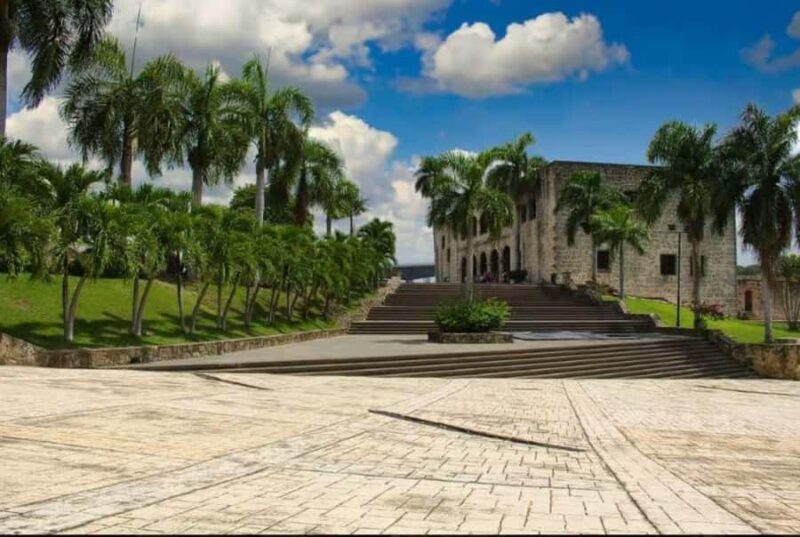 Private Colonial Zone Heritage Walk Guided by a Local Artist - FAQ