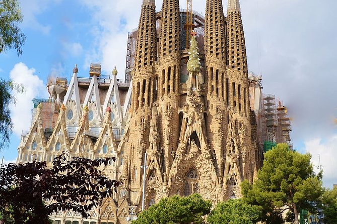 Private Complete Gaudi Experience in Barcelona (2 Days) With Hotel Pick up - Reviews and Ratings