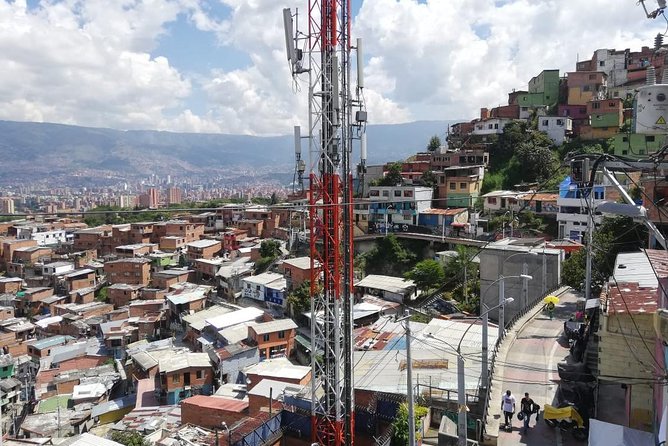 Private Comuna 13 Tour and Cable Car - Tour Logistics and Refund Policy