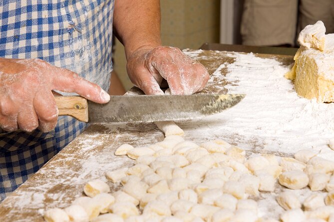 Private Cooking Class With Lunch in an Authentic Tuscan Restaurant - Beverage Pairings