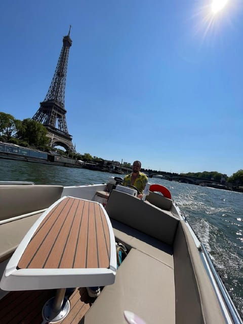 Private Cruise on the Seine in Paris - Included Amenities
