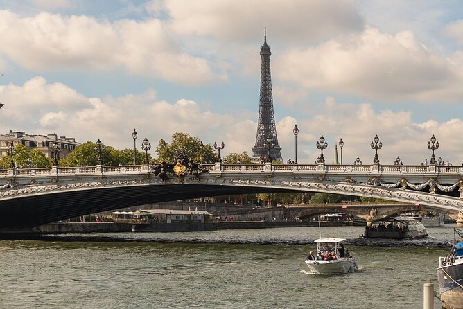 Private Cruise to Discover Paris - Booking and Confirmation