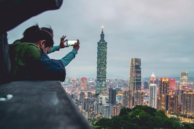 Private Custom Taipei Airport Layover Tour - Indulge in Local Cuisine at Yongkang Street