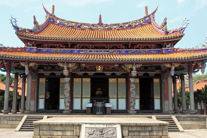 Private Custom Tour With a Local Guide in Taipei - Meeting and Pickup