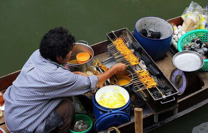 Private: Damnoen Saduak Floating Market, Railway, Wat & More - Wat Bang Kung Spiritual Retreat
