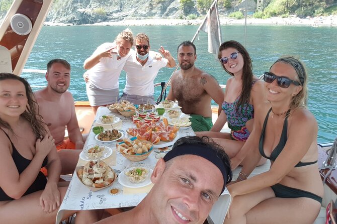 Private Day Experience - Gulf of the Poets, Portovenere & Islands - Boat Features and Sample Menu