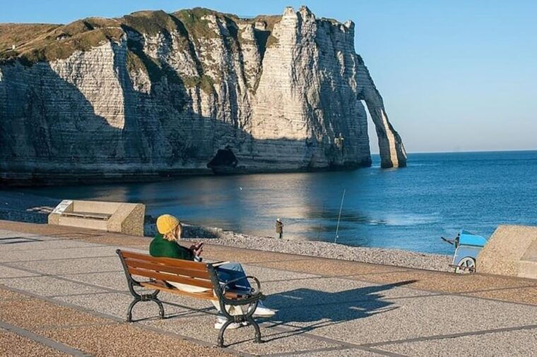 Private Day in Étretat and Honfleur, the Jewels of Normandy - Discovering Étretat