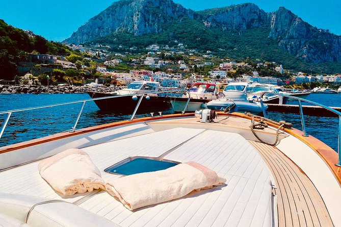 Private Day on Gozzo Boat in Capri - Meeting and Pickup