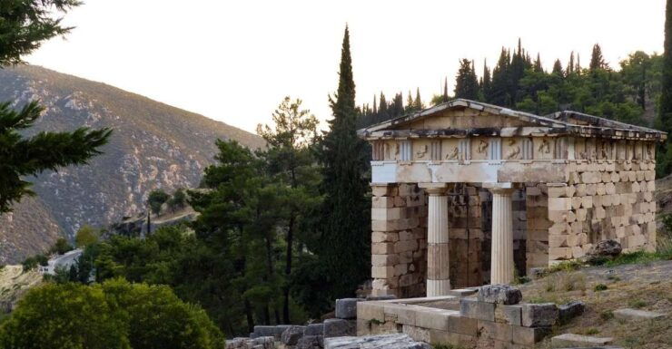 Private Day Tour Delphi and Village of Arachova From Athens - Experience