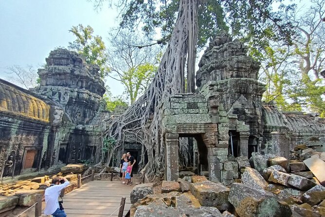 Private Day Tour in Angkor Park - Expert Tour Guide