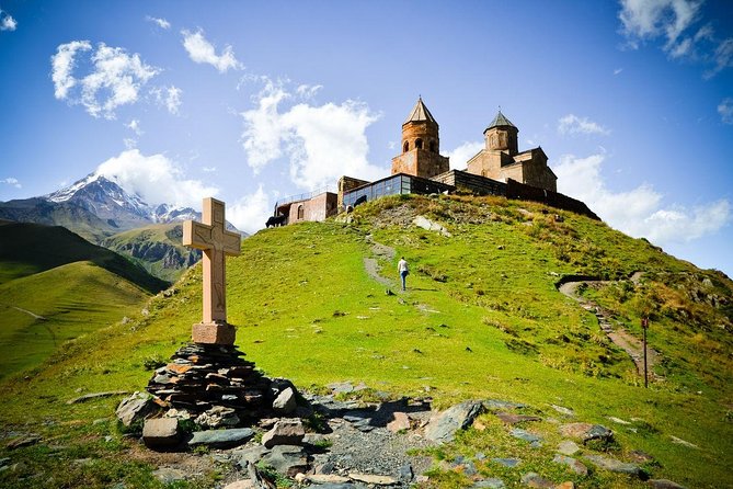 Private Day Tour in Kazbegi (Stepantsminda) - Tour Highlights