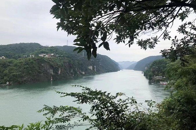 Private Day Tour in Yichang to Sanyou Cave and Sanxia Waterfall - Who Would Enjoy This Tour?