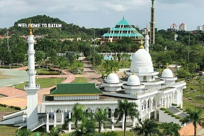 Private Day Tour: Indonesia & Malaysia Kuala Lumpur (2 Countries) From Singapore - Common Questions