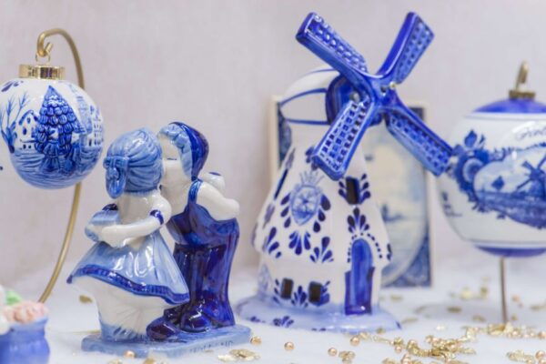 Private Day Tour of Amsterdam's Old Town Highlights by Car - Group Size and Transportation Details