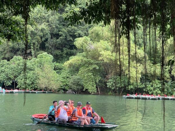 Private Day Tour: Thien Ha Cave - Local Family - Trang an - Scenic Trang An Landscape