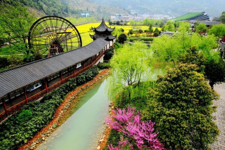 Private Day Tour to Yellow Dragon Cave & BaoFeng Lake - Activity Details