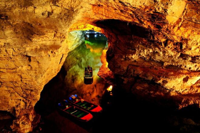 Private Day Tour to Yellow Dragon Cave & BaoFeng Lake - Tour Highlights
