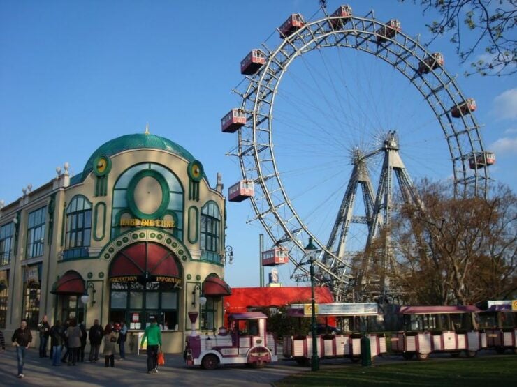 Private Day Tour Transfer From Budapest to Vienna - Duration and Availability of the Tour