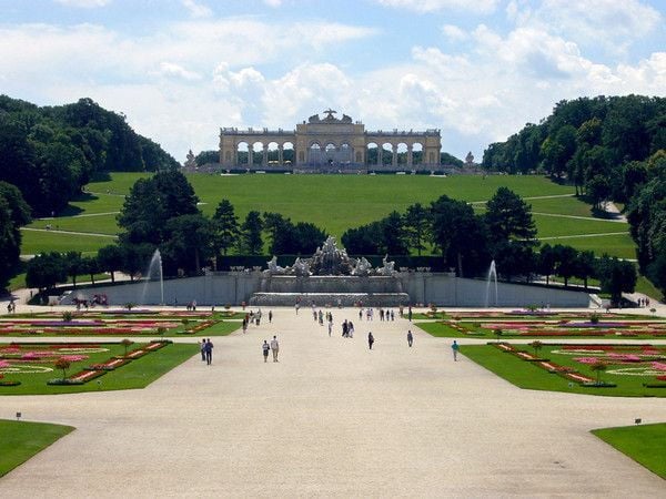 Private Day Tour Transfer From Budapest to Vienna - Multilingual Live Tour Guide and Wheelchair Accessibility