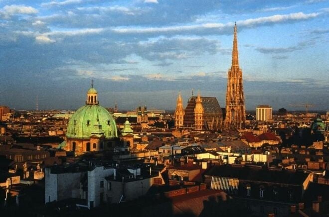 Private Day Tour Transfer From Budapest to Vienna - Inclusions: Transportation and Knowledgeable Guide