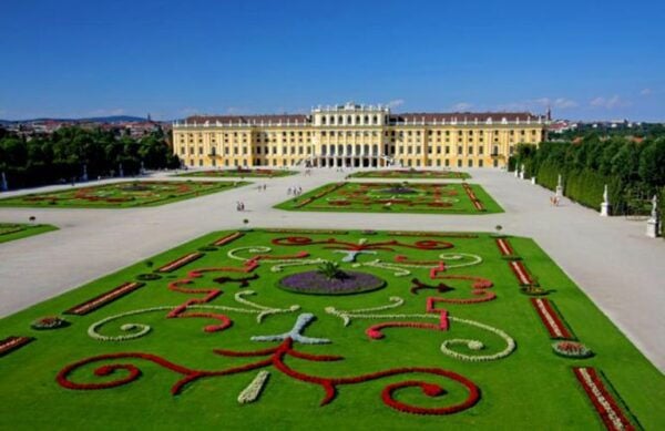 Private Day Tour Transfer From Budapest to Vienna - Additional Information: Reservation, Gift Option, Location, and Attractions in Vienna