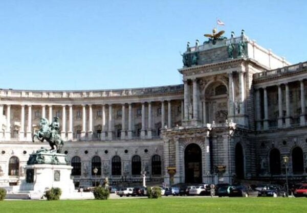 Private Day Tour Transfer From Budapest to Vienna - Common Questions