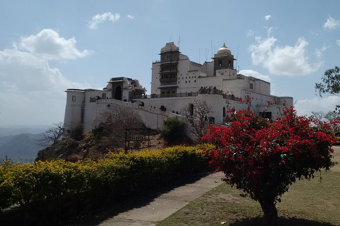 Private Day Tour: Udaipur to Sajjangarh Fort (Monsoon Palace) - Monsoon Palace Architecture