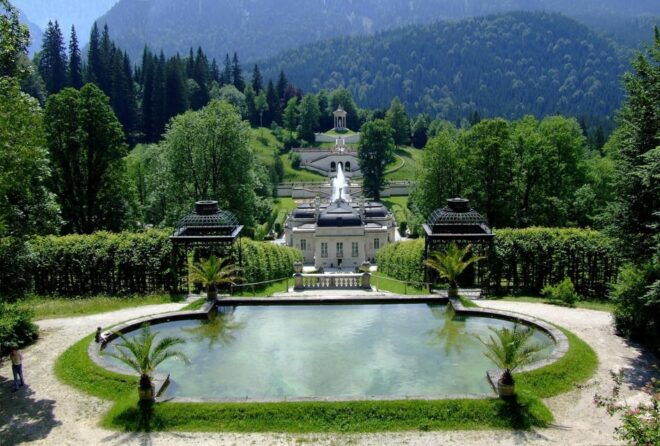 Private Day Trip From Munich to Linderhof Palace, and Back - Driver and Vehicle Information