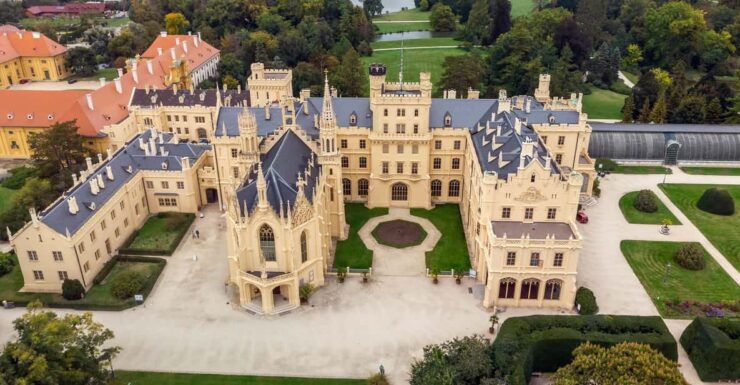 Private Day Trip From Vienna to Lednice, Valtice and Mikulov - Itinerary Details