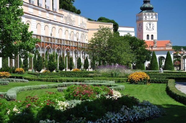 Private Day Trip From Vienna to Lednice, Valtice and Mikulov - Explore Lednice and Mikulov