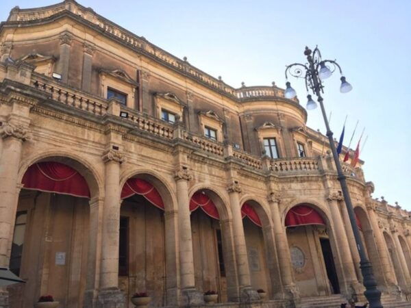 Private Day Trip of Syracuse, Ortigia and Noto From Taormina - Languages