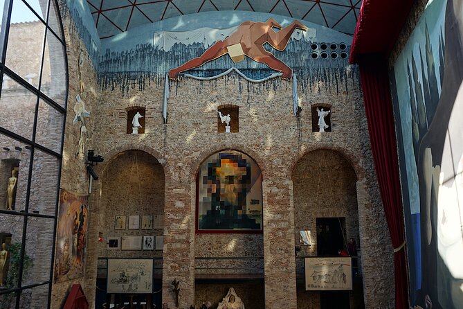 Private Day Trip to Figueres From Barcelona With a Local - Savouring Local Cuisine in Figueres