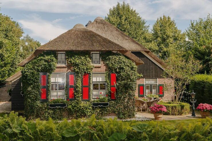 Private Day Trip to Giethoorn and the Afsluitdijk - Enjoy Personal Service From a Professional Guide